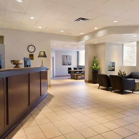 Travelodge Calgary Macleod Trail Екстериор снимка