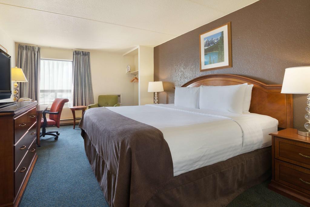 Travelodge Calgary Macleod Trail Екстериор снимка