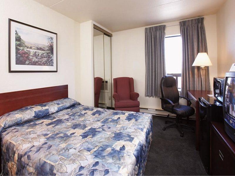 Travelodge Calgary Macleod Trail Стая снимка