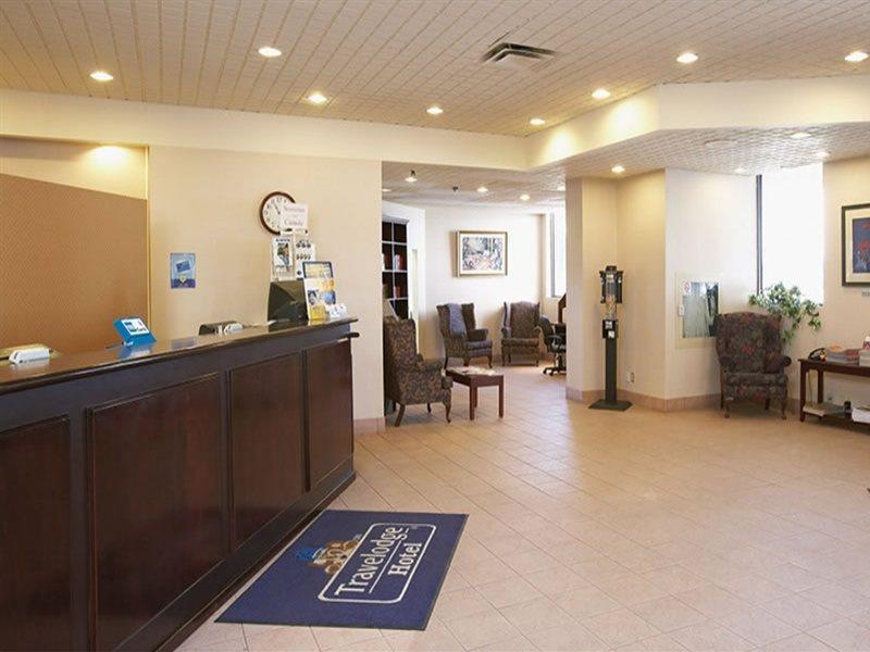 Travelodge Calgary Macleod Trail Екстериор снимка