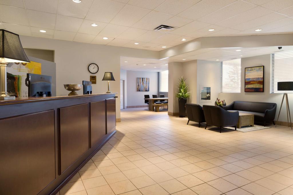 Travelodge Calgary Macleod Trail Екстериор снимка